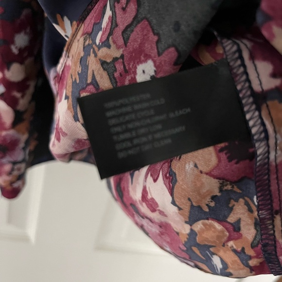 NWT Lucky Brand Cold Shoulder Floral Top size L - Picture 4 of 5